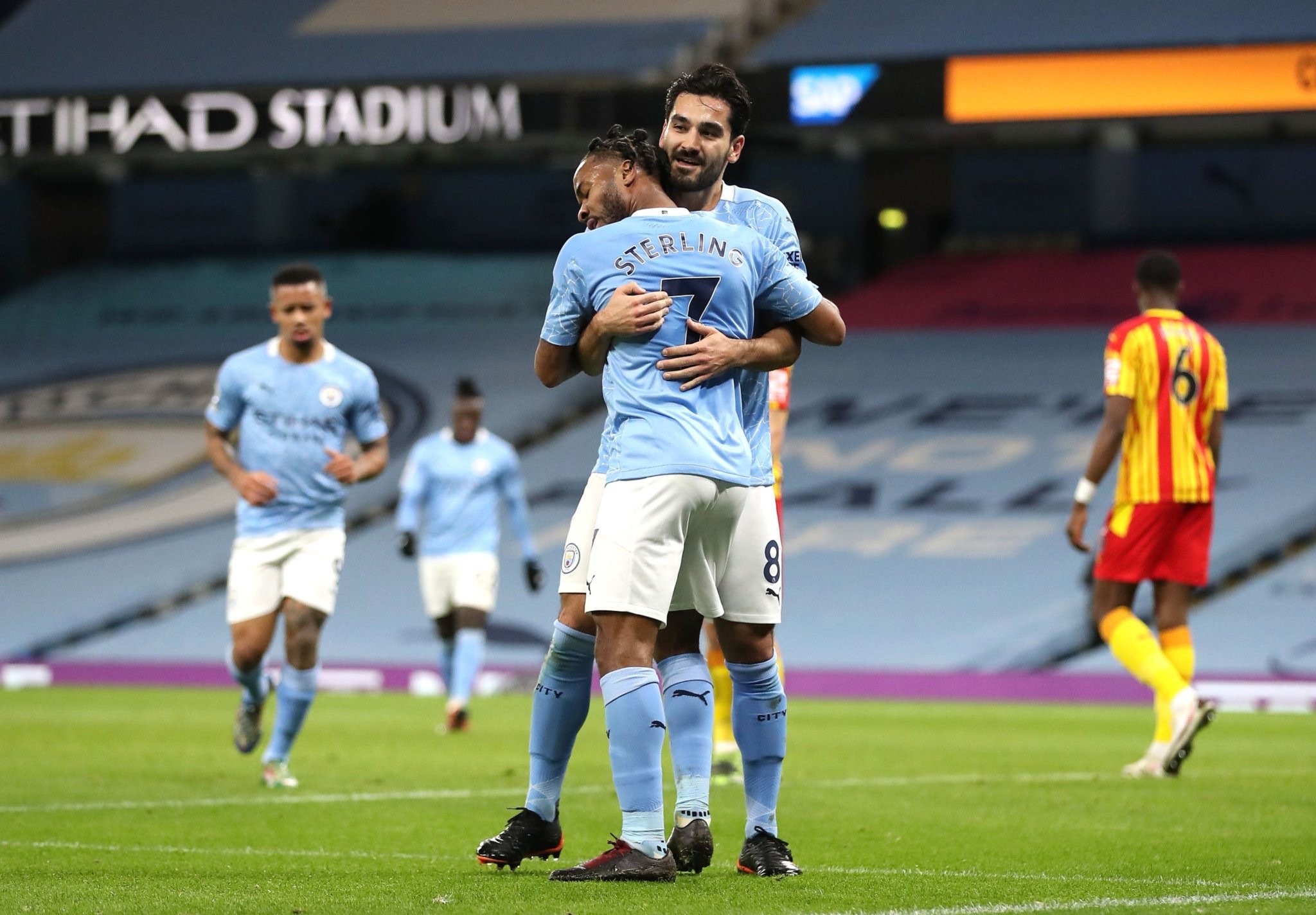 也使他们在 也使他们在